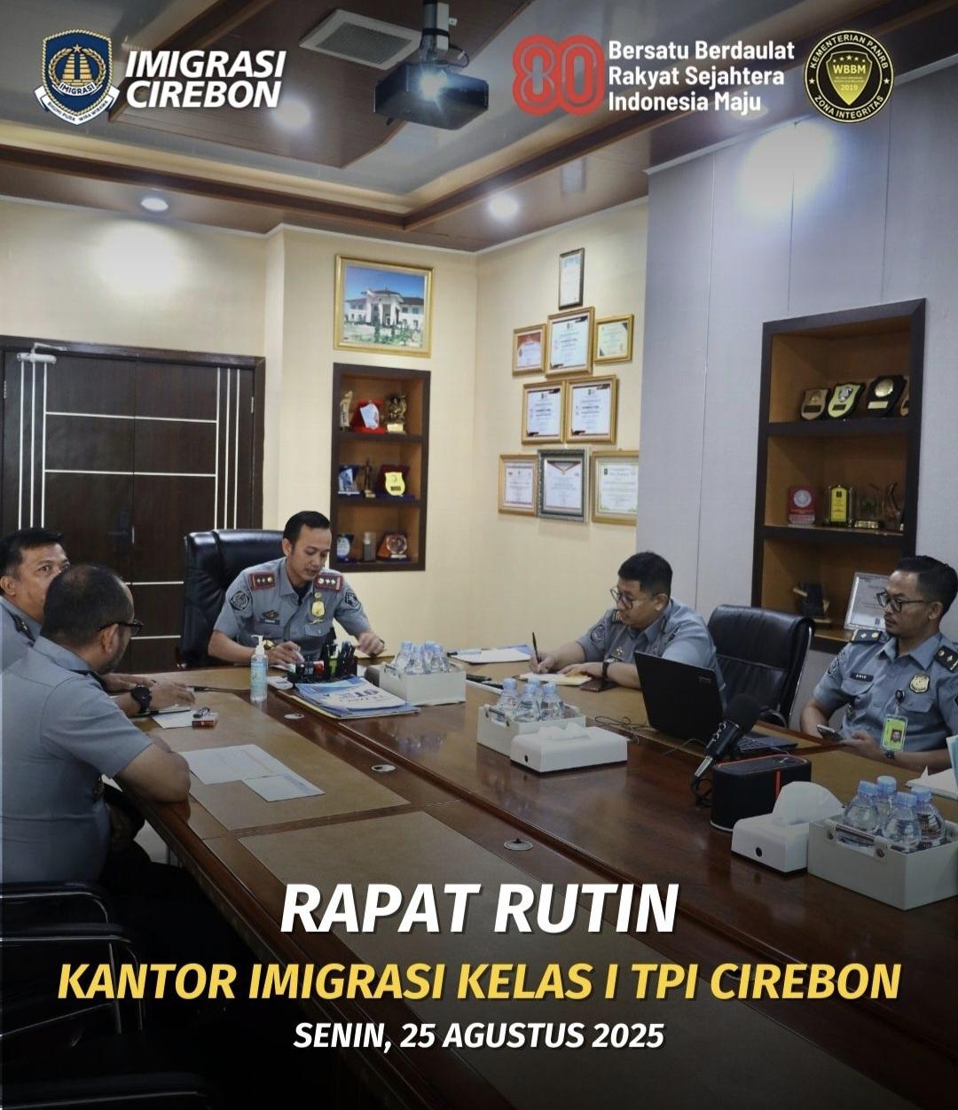Kantor Imigrasi Cirebon melaksanakan rapat rutin yang membahas sejumlah agenda penting guna meningkatkan kinerja dan kualitas pelayanan,