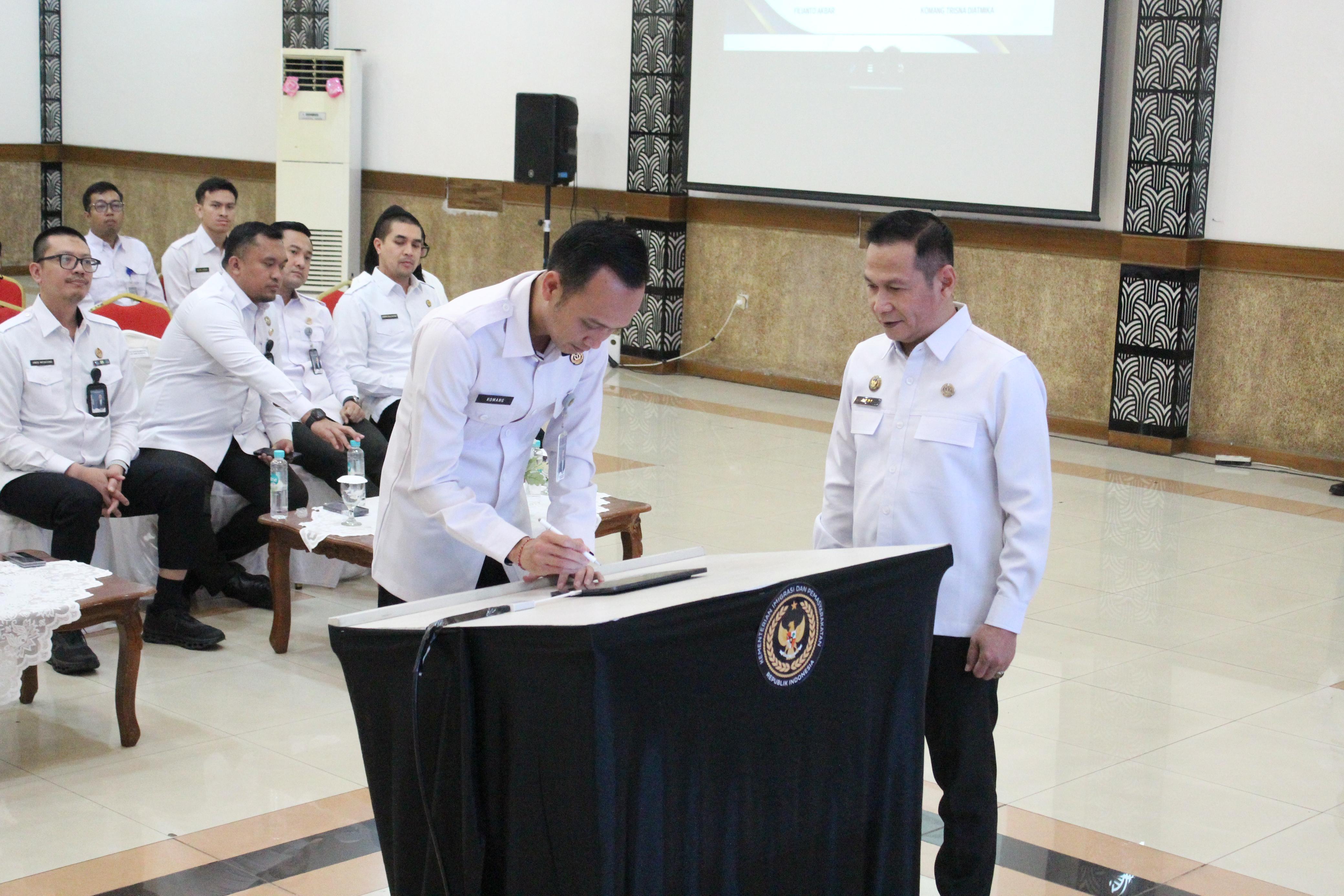 Penandatanganan Pakta Integritas di Lingkungan Kantor Wilayah Direktorat Jenderal Imigrasi Jawa Barat