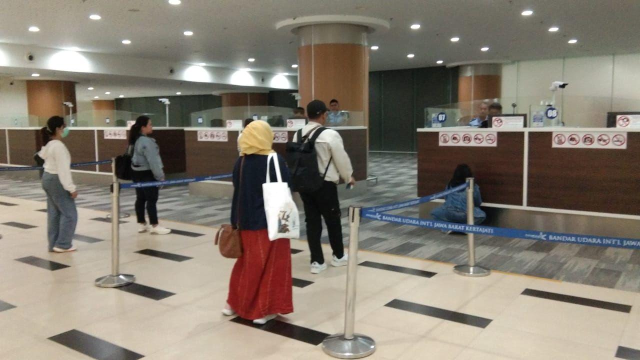 PENUNDAAN KEBERANGKATAN DI TPI BANDARA INTERNASIONAL KERTAJATI JAWA BARAT