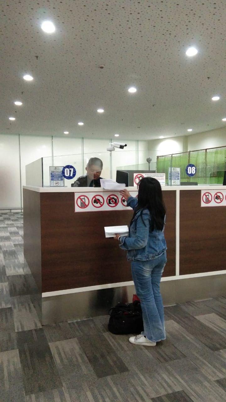 PENUNDAAN KEBERANGKATAN DI TPI BANDARA INTERNASIONAL KERTAJATI JAWA BARAT