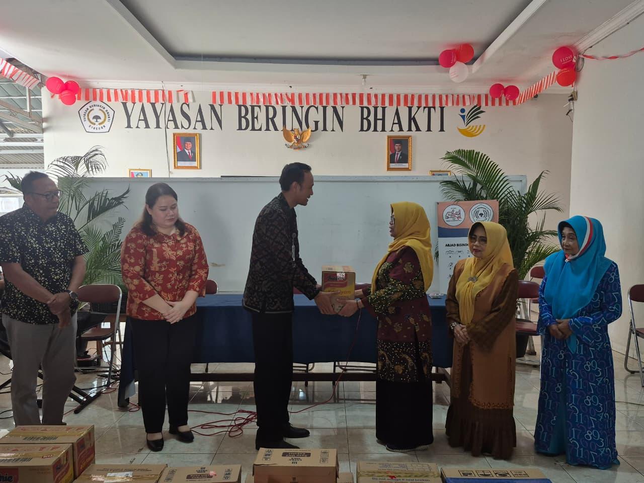 Jum'at , 15 Agustus 2025.Dalam rangka memperingati hari kemerdekaan RI yang ke-80, kantor imigrasi kelas 1 TPI Cirebon mengadakan bakti sosial (merdeka peduli sesama) ke panti asuhan yayasan beringin bhakti Cirebon. Acara di pimpin langsung oleh kepala kantor imigrasi Cirebon dan di ikuti oleh pejabat struktural,pegawai dan DWP kantor imigrasi kelas 1 TPI Cirebon. bakti sosial (merdeka peduli sesama) ke panti asuhan yayasan beringin bhakti Cirebon