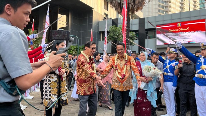 Cerita Sertijab Menkumham: Yasonna Mengenang Istri dan Janji Supratman